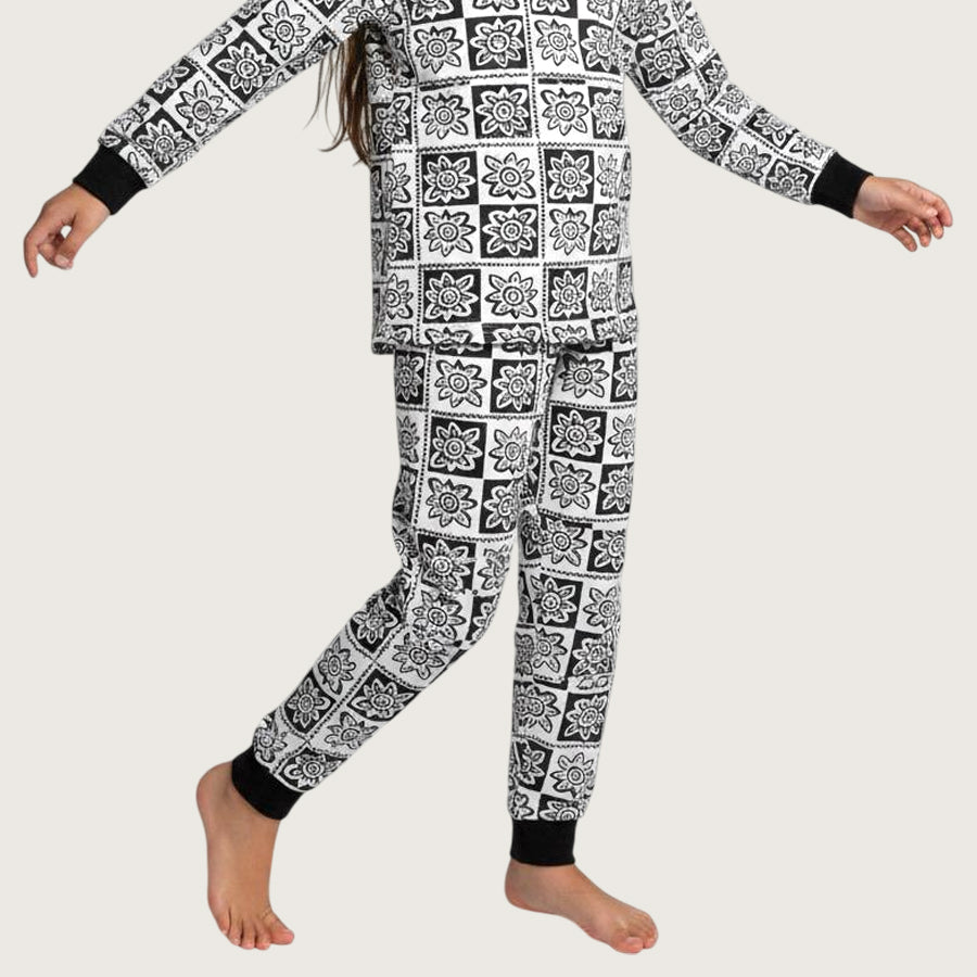Floral Checks Girls Full Sleeves Pajama Set - White